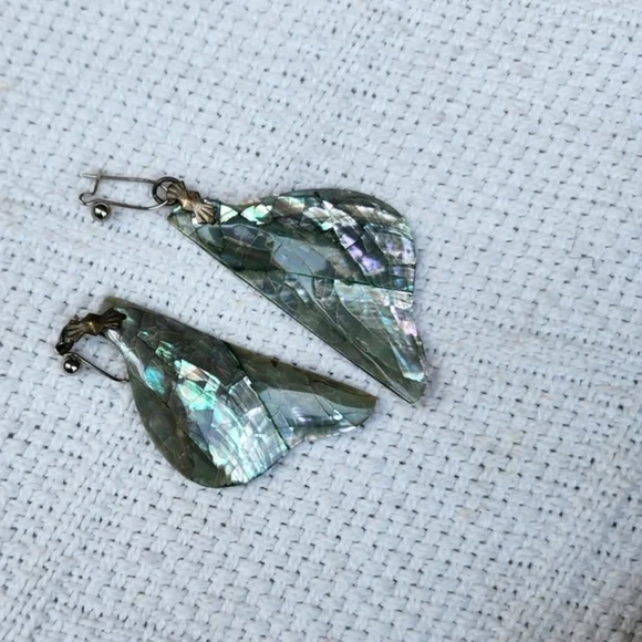 Vintage mother of pearl freedom earrings - Picture 6 of 6